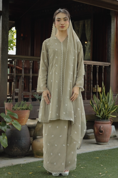 SERI KEBARUNG IN OLIVE GREEN -  (SELENDANG INCLUDED)